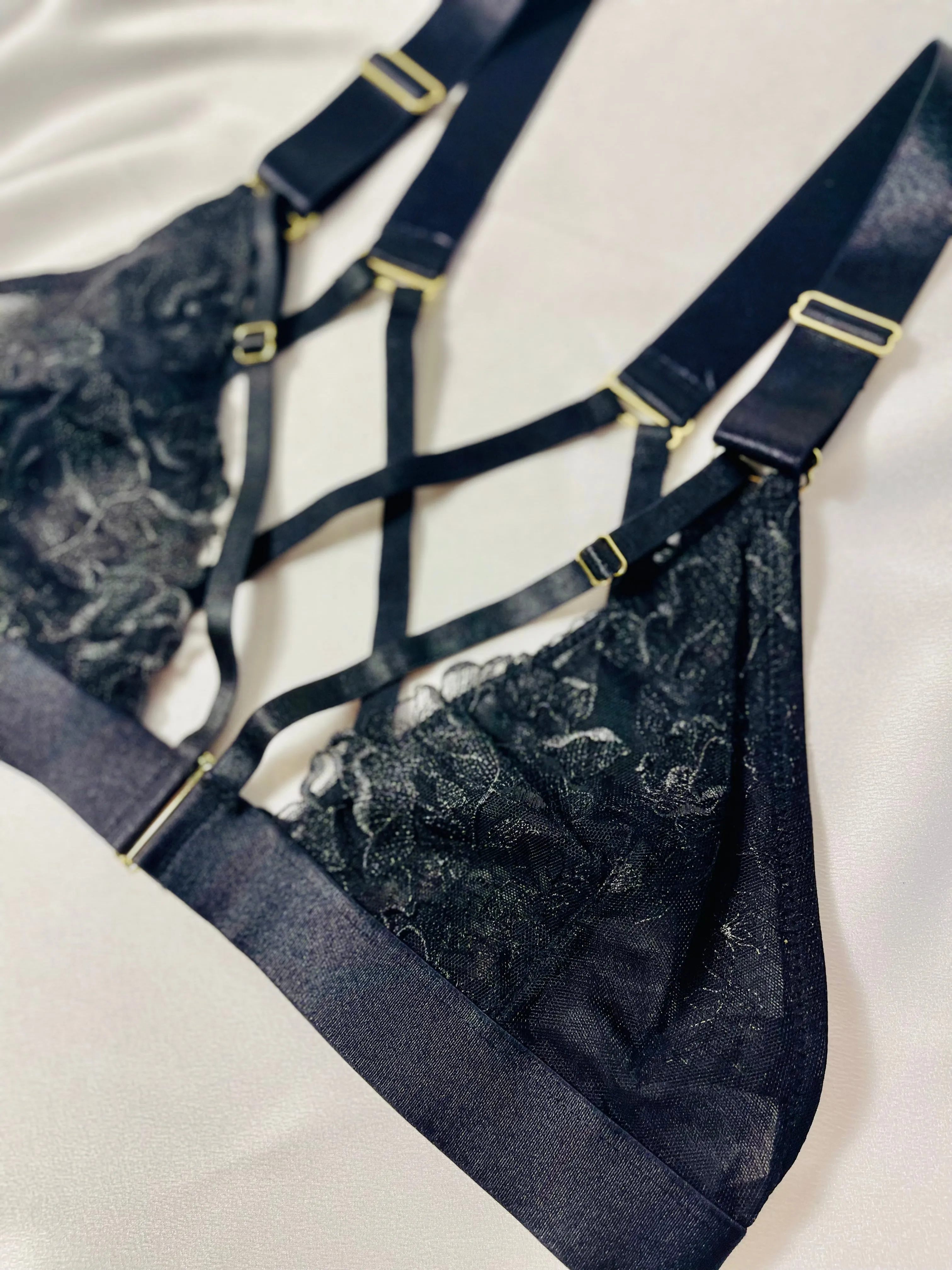 EMBROIDERED TRIANGLE BRALETTE