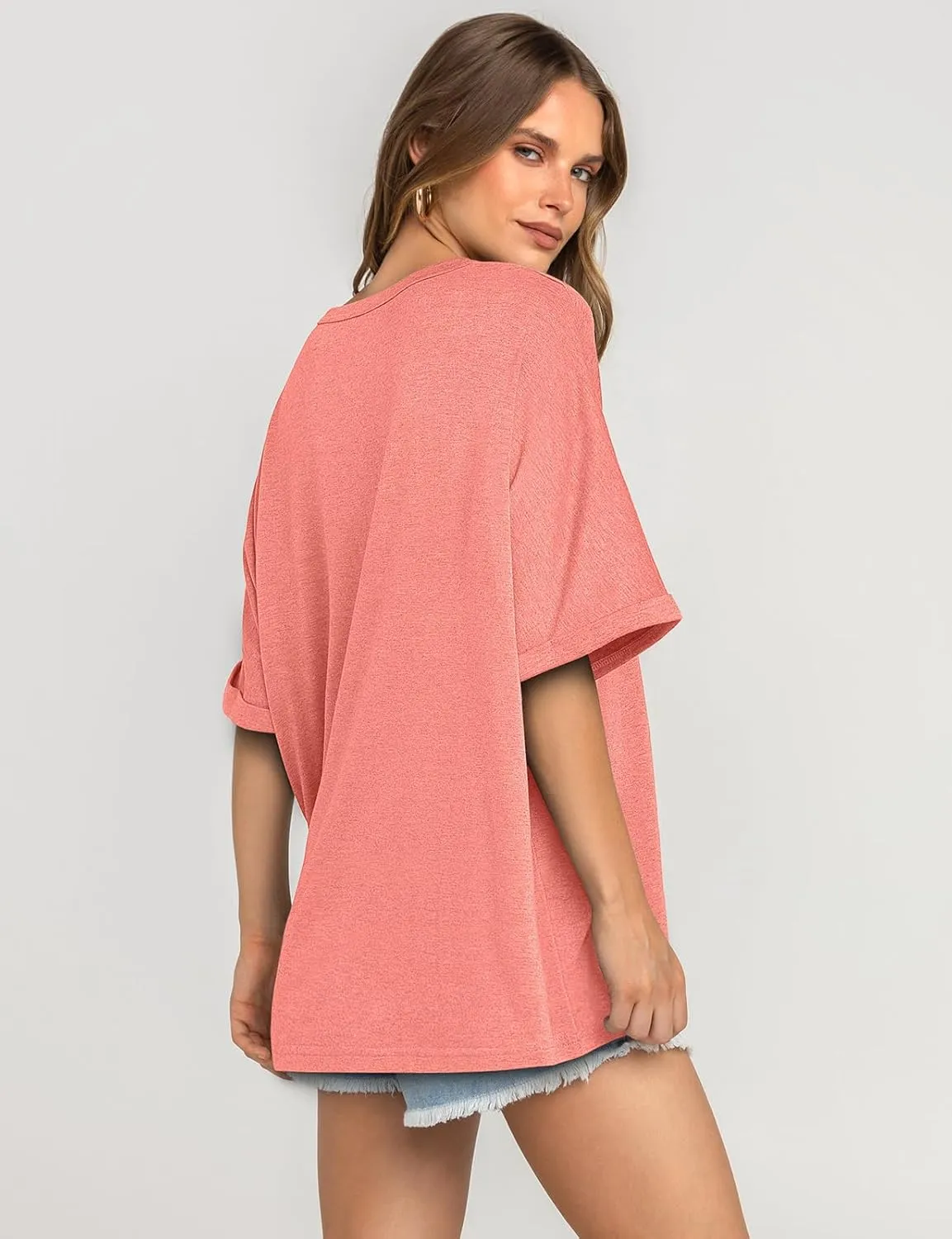 UEU Womens Oversized T-Shirts Summer V Neck Casual Shirts Short Sleeve Workout Tunic Tops